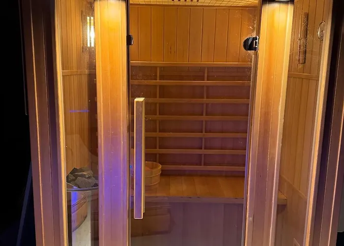 My - La - Sauna, & アパート